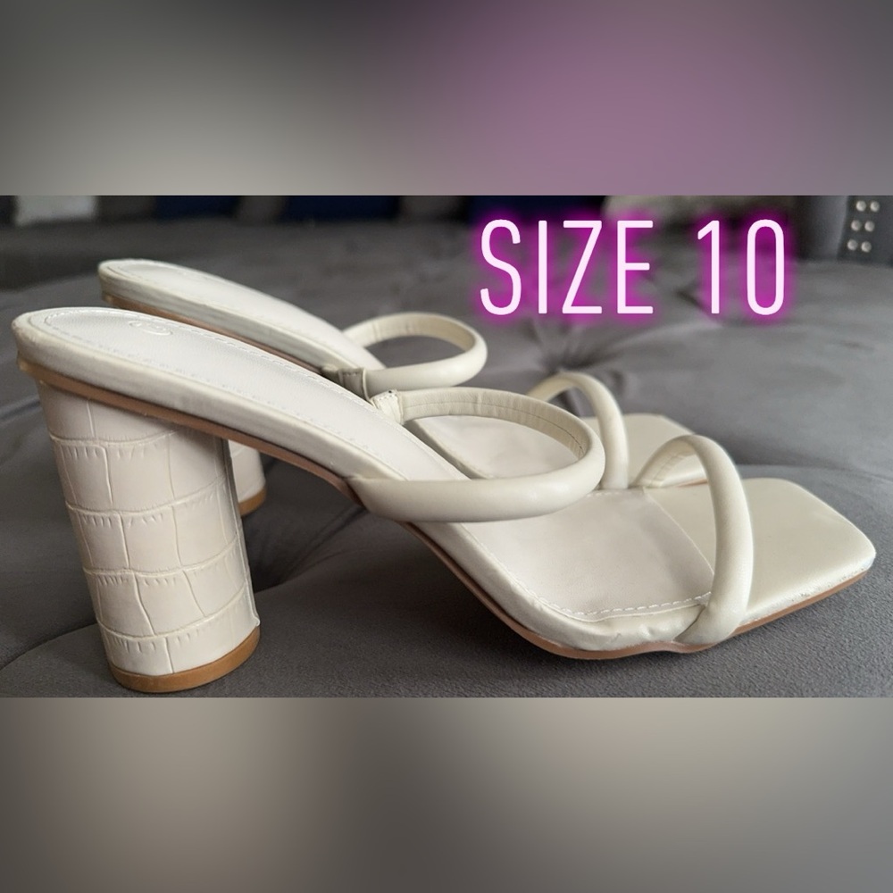 Cute white heels new!